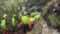 Kereta gantung Monte Faito dibuka pada tahun 1952. Empat orang tewas pada tahun 1960 ketika tiang penyangga patah. Italia telah mencatat dua kecelakaan fatal serupa yang melibatkan kereta gantung dalam beberapa tahun terakhir. AP/Soccorso Alpino
