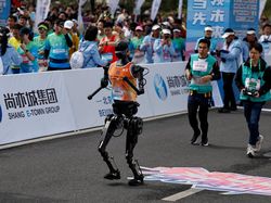 Ini Tiangong Ultra Pemenang Half-Marathon Robot Humanoid Pertama di Dunia
