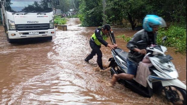 jalur pantura situbondo banjir