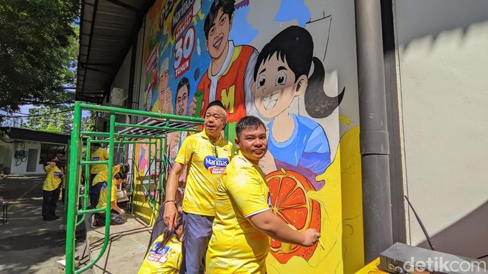 Julian Hawel yang viral melukis Willie Salim mendapat job mural di kantor Marimas