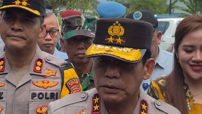 Kapolda Sumsel Irjen Andi Rian R Djajadi saat meninjau PSU Empat Lawang