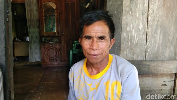 Yosep Ome, Kepala Adat/Suku Mbawa.