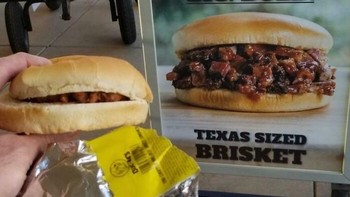 Positif saja, mungkin dagingnya menciut setelah dimasak. Foto: Boredpanda