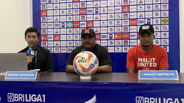 Konferensi pers setelah laga Malut United vs PSBS Biak di Stadion Kie Raha.