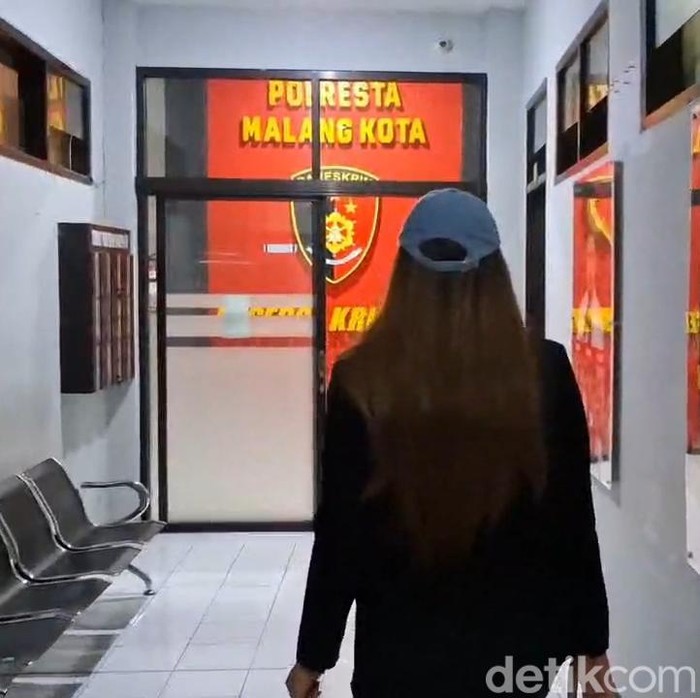 Korban saat melapor ke Polresta Malang Kota