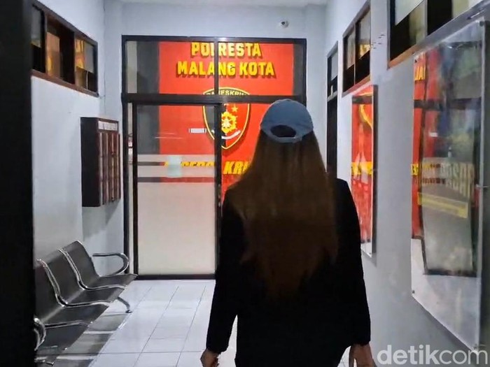 Korban saat melapor ke Polresta Malang Kota