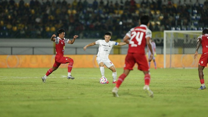 Laga Barito Putera melawan Persis Solo pada pekan ke-29 Liga 1 2024/2025, di Stadion Demang Lehman Martapura, Kabupaten Banjar, Kalimantan Selatan, Sabtu (19/4/2025).