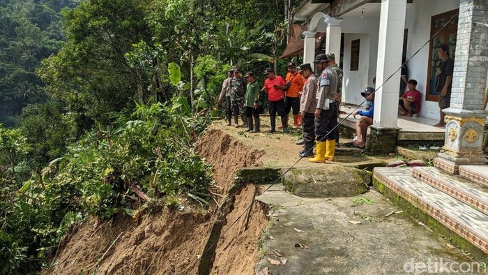 Longsor di Trenggalek Sebabkan Tiga Rumah Warga Rusak
