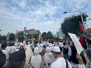 Aksi Damai Bela Palestina di Surabaya, Ribuan Massa Padati Taman Apsari