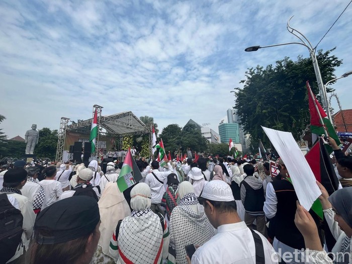 Massa Aksi Bela Palestina Surabaya