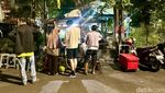 Mantul! Cicip Nasi Goreng Tektek Bang Boim yang Perlu Antre 1,5 Jam