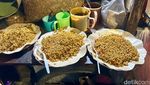 Mantul! Cicip Nasi Goreng Tektek Bang Boim yang Perlu Antre 1,5 Jam