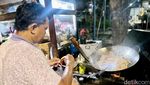 Mantul! Cicip Nasi Goreng Tektek Bang Boim yang Perlu Antre 1,5 Jam