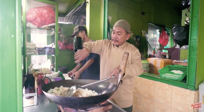 Penjual Nasi Goreng Sukses, Omzet Jutaan hingga Anak Kuliah di Harvard