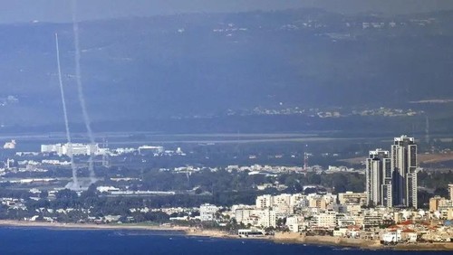 This picture taken from the northern Israeli port city of Haifa shows rockets fired from Israels Iron Dome air defense system near the northern Israeli city of Acro. (File photo: AFP)