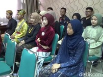 Lomba Esai Hari Kartini, Muda-mudi Sumedang Unjuk Gigi Pakai Baju Adat