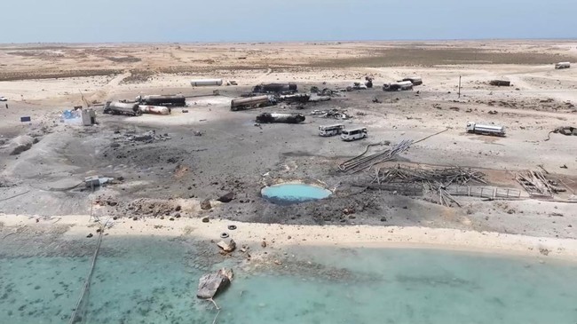 Kapal Induk Jadi Sasaran Usai Serangan AS Tewaskan 80 Orang di Yaman