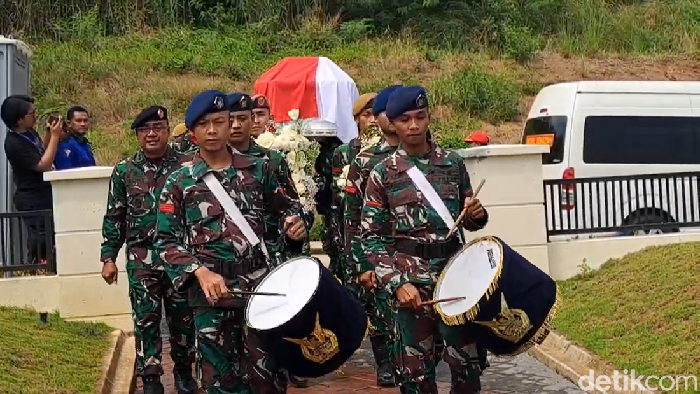 Prosesi Pemakaman Hotma Sitompul