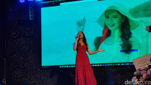 Ni Luh Putu Saswatasya Widhi Putri atau kerap disapa Tasya Putri saat ditemui detikBali di Denpasar, Jumat (18/4/2025). Foto: Ahmad Firizqi Irwan/detikBali.