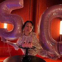 Ibu dua anak itu sendiri diketahui berulang tahun pada 2 April. Namun tampaknya Tata baru merayakan atau mengunggah momen pestanya. Foto: Instagram @tatacahyani