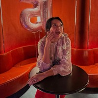 Selain kehidupan pribadinya, wanita tersebut juga kerap diperbincangkan karena penampilannya yang menawan. Baru-baru ini ia pun jadi atensi ketika mengunggah momen ulang tahun ke-50. Foto: Instagram @tatacahyani