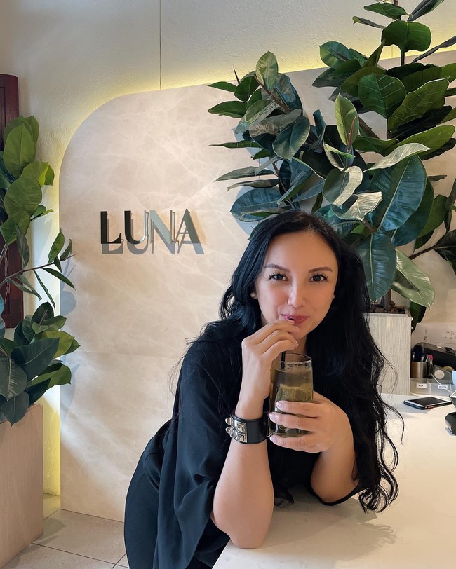 Sebelumnya, kecantikan Tata Cahyani sering menuai pujian. Foto: Instagram @tatacahyani