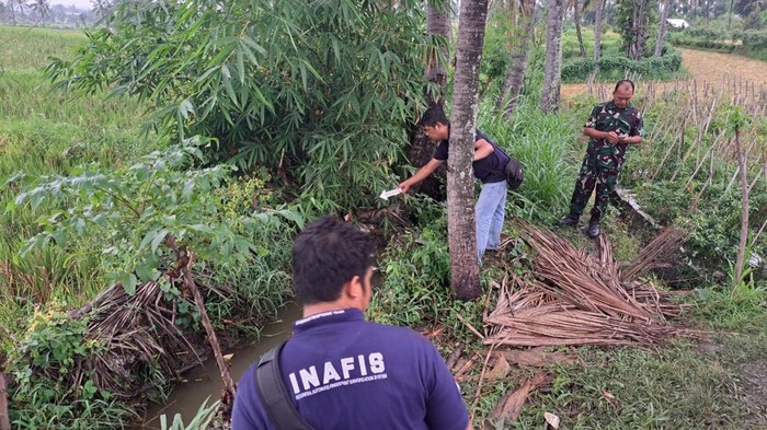 Tim Inafis Polres Lombok Timur sedang melakukan olah TKP di Desa Suela Kecamatan Suela Lombok Timur, Sabtu (19/4/2025). (Dok. Polsek Suela)