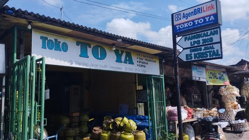 Toko Toya di Jalan Kapten Japa, Denpasar, Bali, Kamis (17/4/2025).