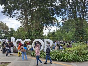 Hari Libur Paskah, Alun-alun Kota Bogor Ramai Dikunjungi Warga