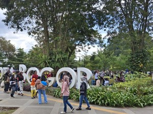 Hari Libur Paskah, Alun-alun Kota Bogor Ramai Dikunjungi Warga