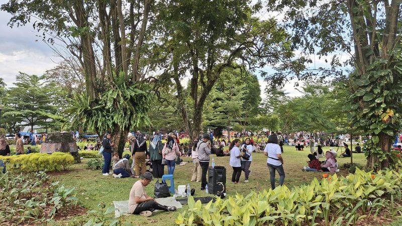 Alun-alun Kota Bogor rame saat libur panjang terkait Paskah (Solihin/detikcom)
