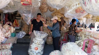Berburu Perlengkapan Hari Raya Galungan di Bali