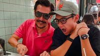 Tak hanya itu, ada juga keseruan duo Salim ini saat mampir ke restoran Jay Fai. Di sana mereka mencicip menu favorit, yakni kepiting dibalut telur dadar. Foto: Instagram @ferrysal1m