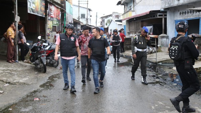 Foto: Aparat gabungan saat melakukan penangkapan terhadap pelaku penyerangan anggota Polres Pelabuhan Belawan. (Dok Istimewa)