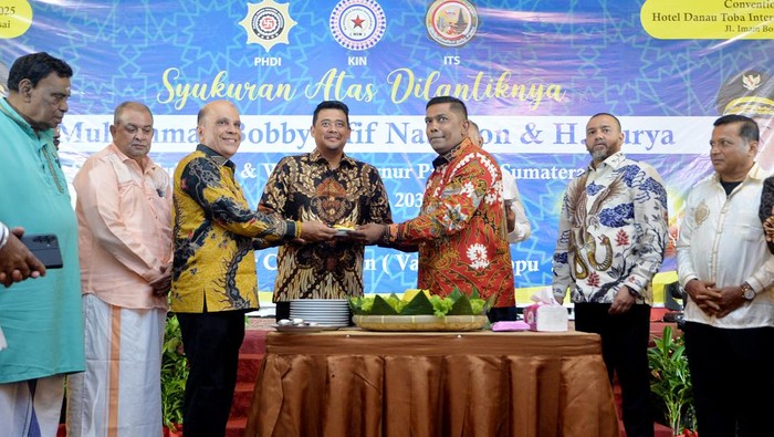 Gubsu Bobby Nasution menghadiri dan memberi sambutan pada Syukuran atas Pelantikan Gubernur dan Wakil Gubernur Sumut dan Perayaan Tahun Baru Tamil (Varudapirappu) 5127 Kaliuga di Ballroom Hotel Danau Toba Jalan Imam Bonjol Kota Medan, Sabtu (19/4) malam.