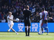 Justin Kluivert Dihadiahi Kartu Kuning Buntut Peloroti Celana Pemain Lawan