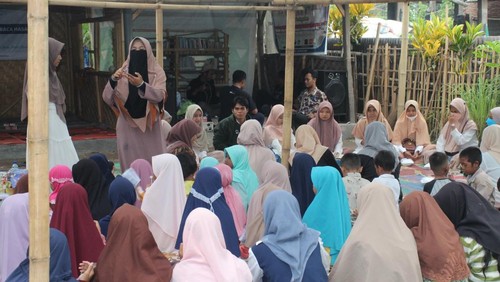 Kegiatan diskusi dan berbagi kisah inspirasi pemuda di Bale Baca Hasanah. (Dok. Media Bale Baca Hasanah)