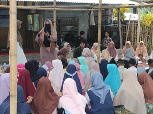 Sosok Rina Marwati, Ibu Rumah Tangga Pegiat Literasi di Lombok Timur