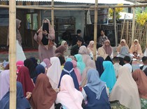 Sosok Rina Marwati, Ibu Rumah Tangga Pegiat Literasi di Lombok Timur