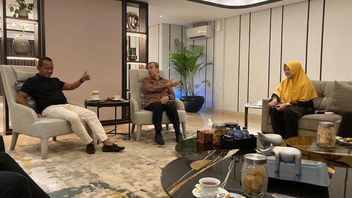 Ketum Golkar Bahlil Lahadalia (kiri). (dok. ist)
