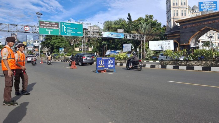 Kondisi lalu lintas Puncak Bogor saat libur panjang Paskah hari ini, Minggu (20/4). (Solihin/detikcom)