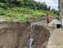 Munculnya Lubang Menganga Usai Longsor di Sukabumi