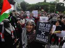 Massa Gelar Aksi Stop Genosida Palestina di depan Kedubes AS Jakarta