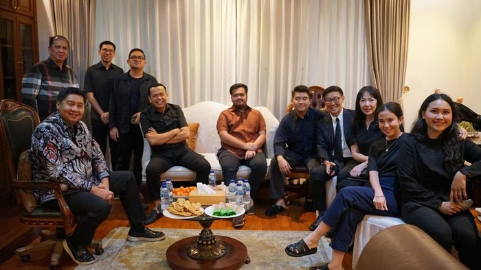 Menteri Perumahan dan Pemukiman Maruarar Sirait mendatangi rumah duka pengacara Hotma Sitompul