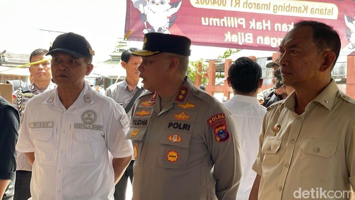 Momen Kapolda Kalsel Irjen Rosyanto Yudha Hermawan meninjau PSU di Banjarbaru