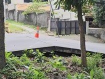Awas! Ada Patahan di Tengah Jalan Tanjakan Trangkil Semarang