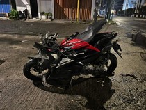 Ngeblong Lampu Merah, Aerox Ringsek Tabrak Mobil di Simpang Ngabean Jogja