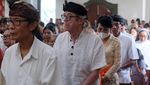 Umat Katolik di Bali Berbusana Adat Saat Misa Paskah