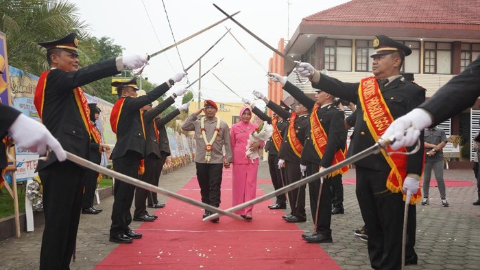 Proses pisah sambut Kapolres Probolinggo Kota.