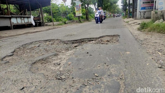 protes jalan rusak di sidoarjo protes jalan rusak di sidoarjo